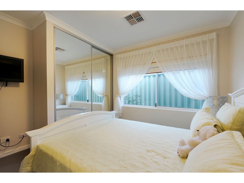 23 Carlingford Drive, Port Kennedy WA 6172