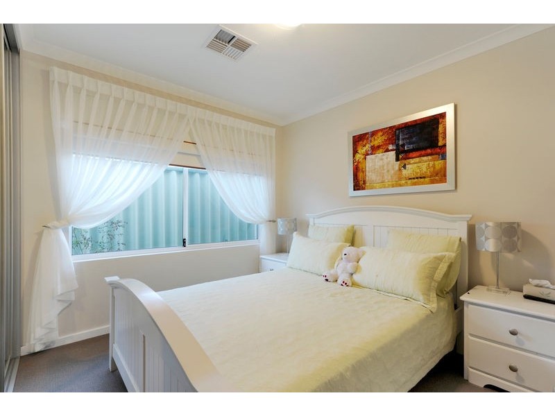 23 Carlingford Drive, Port Kennedy WA 6172