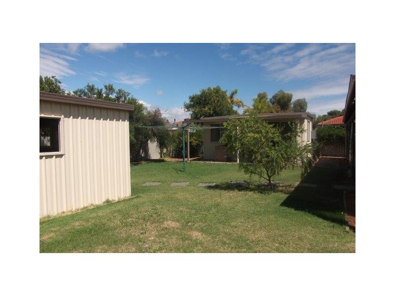 20 Cambridge Crescent, Cooloongup WA 6168