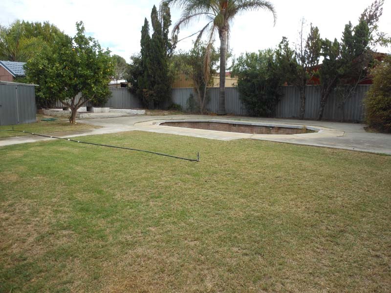 8 Tarwarri Close, Hillman WA 6168