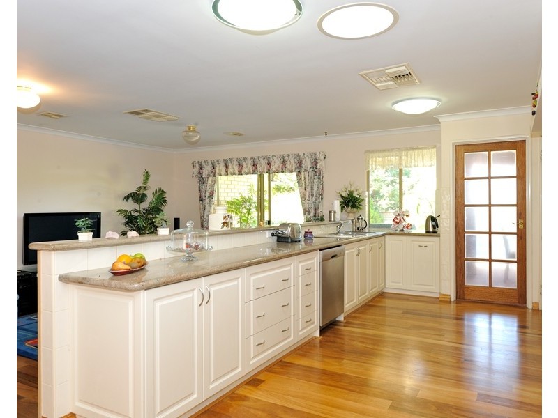 24 Leeuwin Pde, Rockingham WA 6168