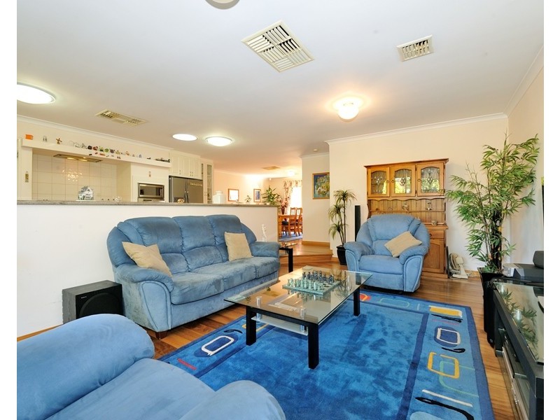 24 Leeuwin Pde, Rockingham WA 6168