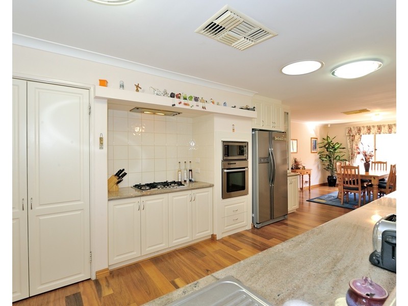 24 Leeuwin Pde, Rockingham WA 6168