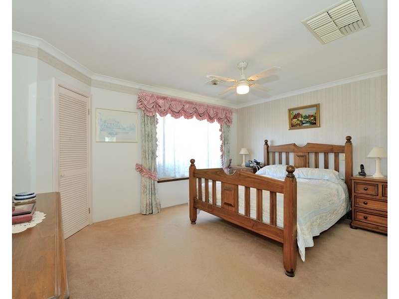 24 Leeuwin Pde, Rockingham WA 6168