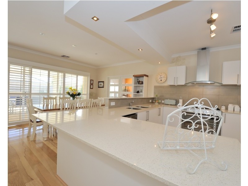 18 Flame Tree Loop, Baldivis WA 6171