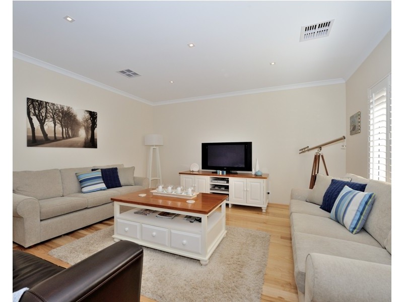 18 Flame Tree Loop, Baldivis WA 6171