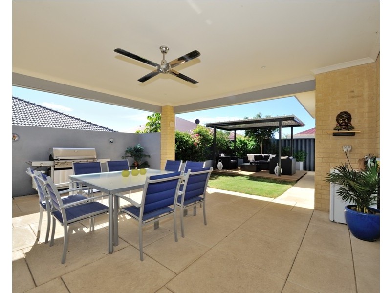 18 Flame Tree Loop, Baldivis WA 6171