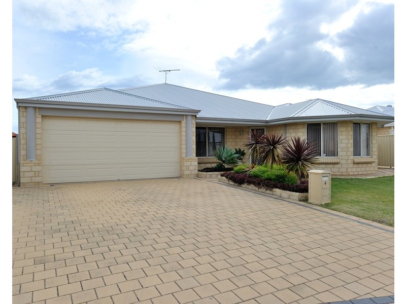 4 Knutsford Crescent, Port Kennedy WA 6172