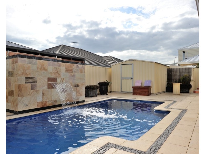 4 Knutsford Crescent, Port Kennedy WA 6172