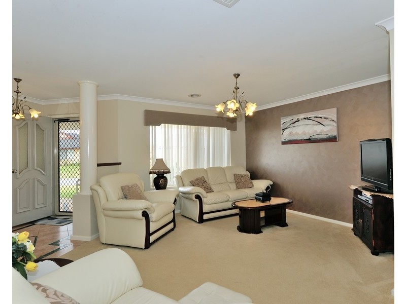 4 Knutsford Crescent, Port Kennedy WA 6172