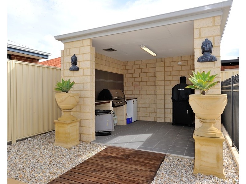 4 Knutsford Crescent, Port Kennedy WA 6172