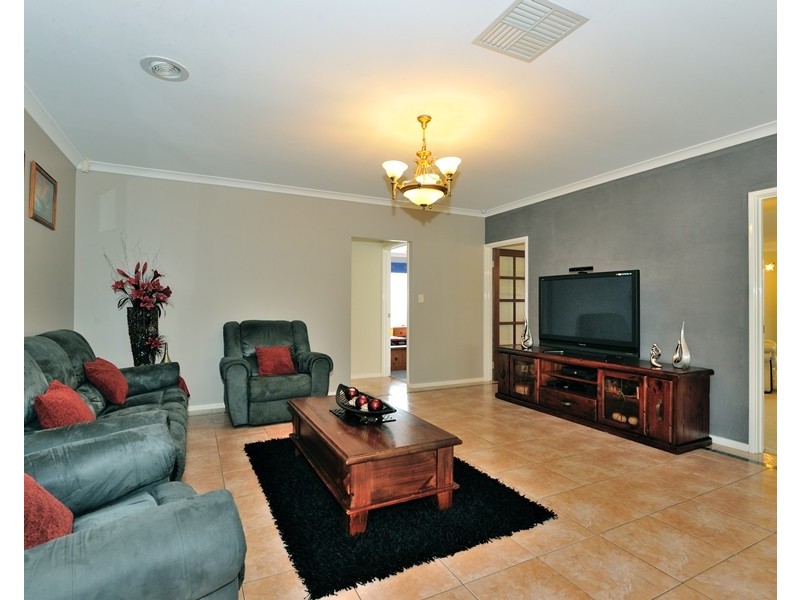 4 Knutsford Crescent, Port Kennedy WA 6172
