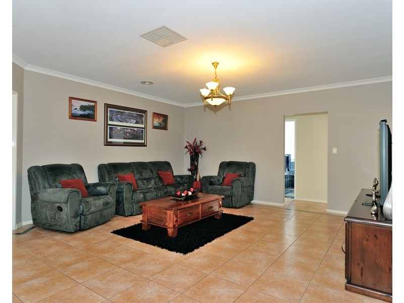 4 Knutsford Crescent, Port Kennedy WA 6172