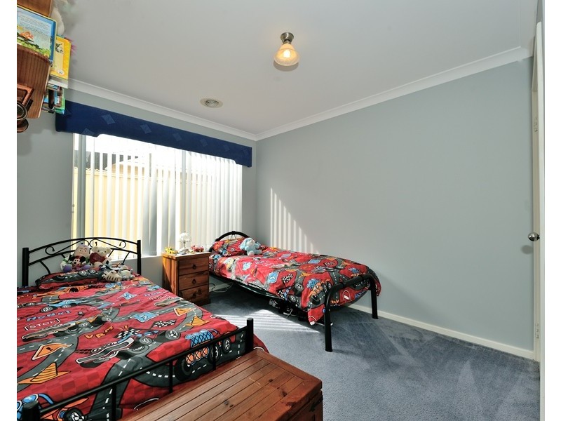 4 Knutsford Crescent, Port Kennedy WA 6172