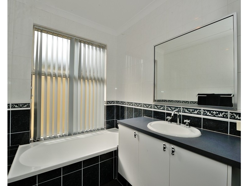 4 Knutsford Crescent, Port Kennedy WA 6172