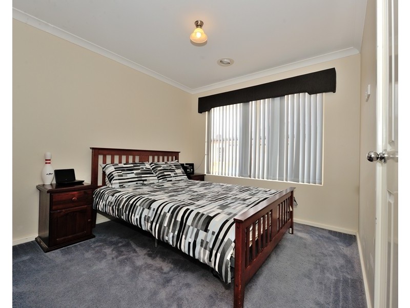 4 Knutsford Crescent, Port Kennedy WA 6172