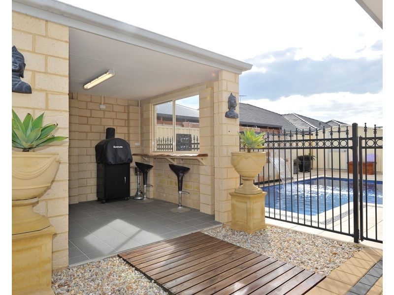 4 Knutsford Crescent, Port Kennedy WA 6172
