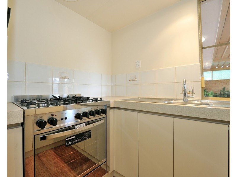 6 ROLLA GROVE, Waikiki WA 6169