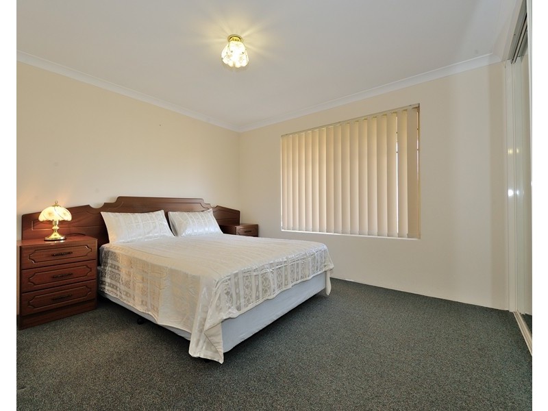 6 ROLLA GROVE, Waikiki WA 6169