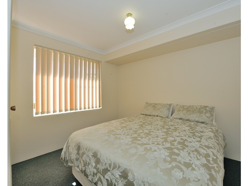 6 ROLLA GROVE, Waikiki WA 6169