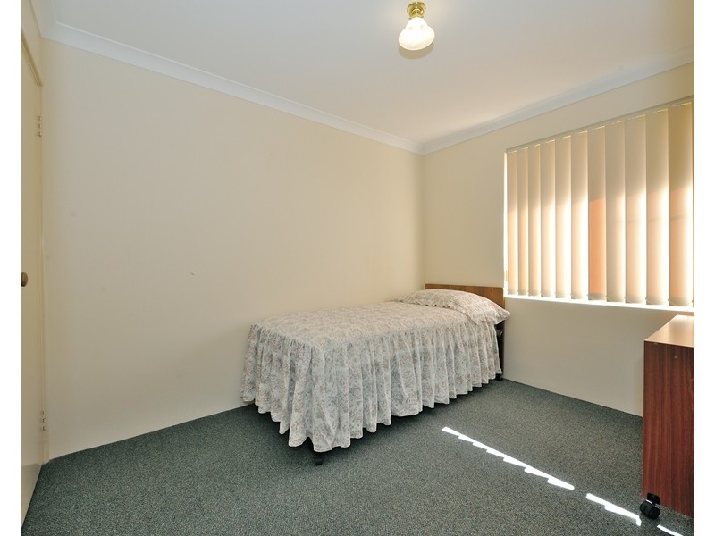 6 ROLLA GROVE, Waikiki WA 6169