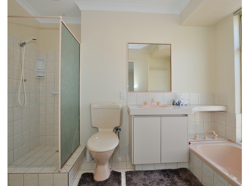 6 ROLLA GROVE, Waikiki WA 6169