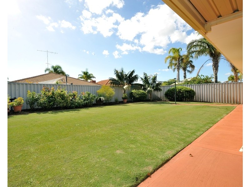 6 ROLLA GROVE, Waikiki WA 6169