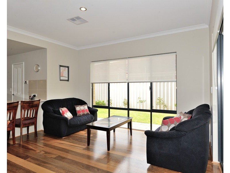 1 Lannion Lane, Port Kennedy WA 6172