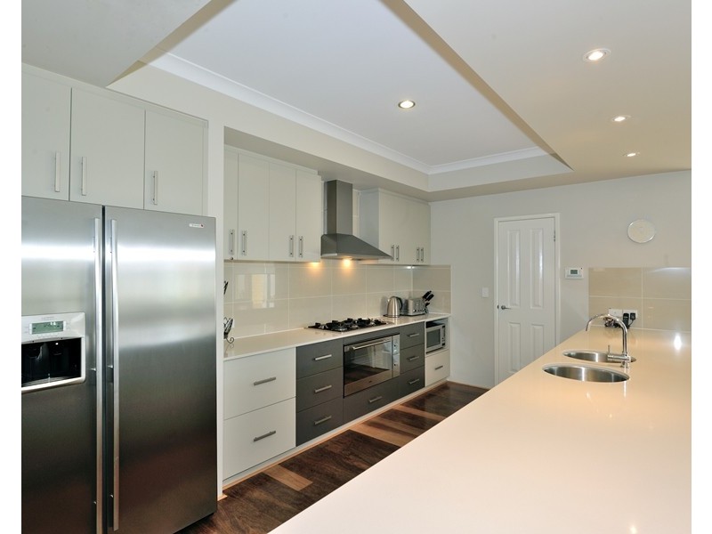 1 Lannion Lane, Port Kennedy WA 6172