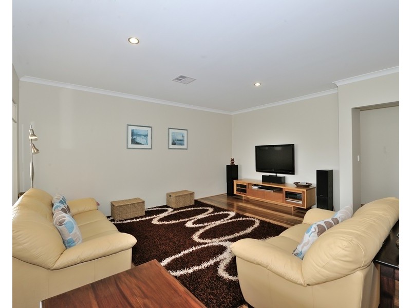 1 Lannion Lane, Port Kennedy WA 6172