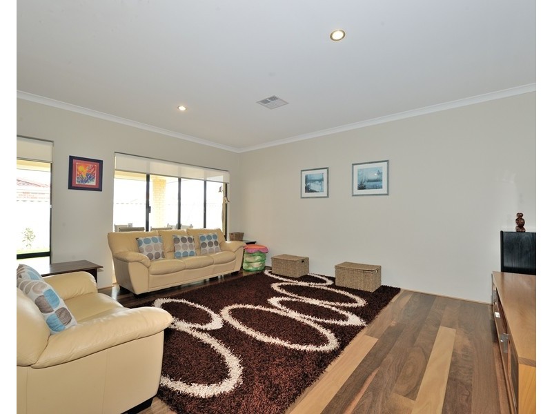 1 Lannion Lane, Port Kennedy WA 6172