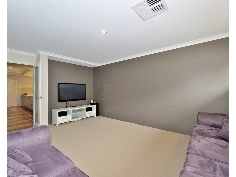 1 Lannion Lane, Port Kennedy WA 6172