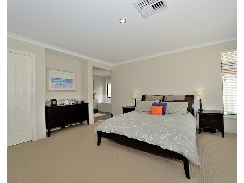 1 Lannion Lane, Port Kennedy WA 6172