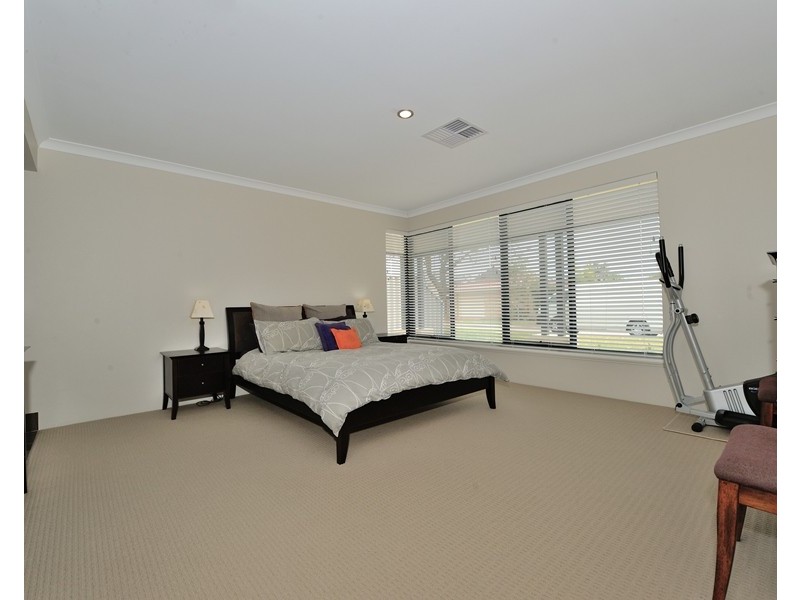 1 Lannion Lane, Port Kennedy WA 6172
