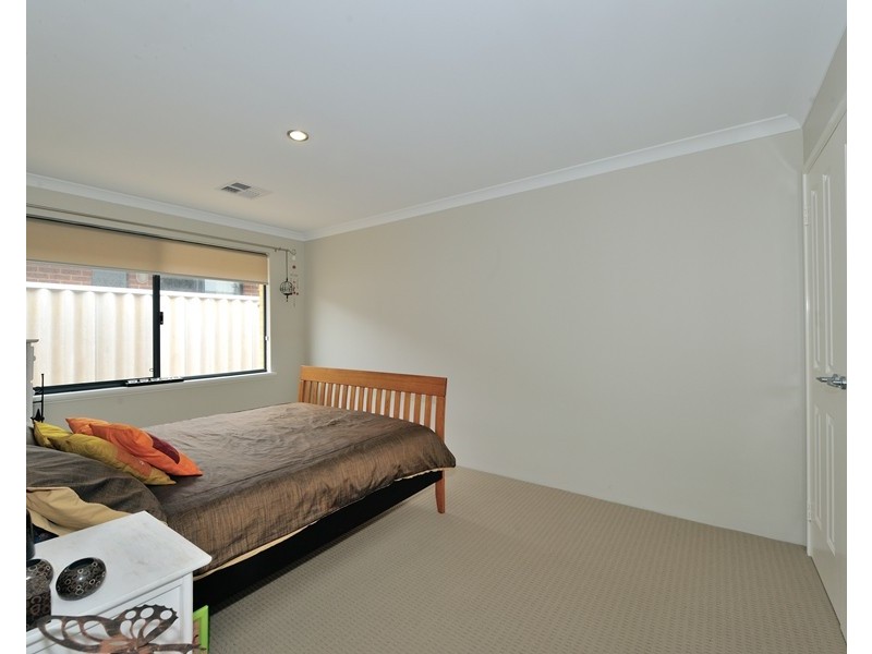 1 Lannion Lane, Port Kennedy WA 6172