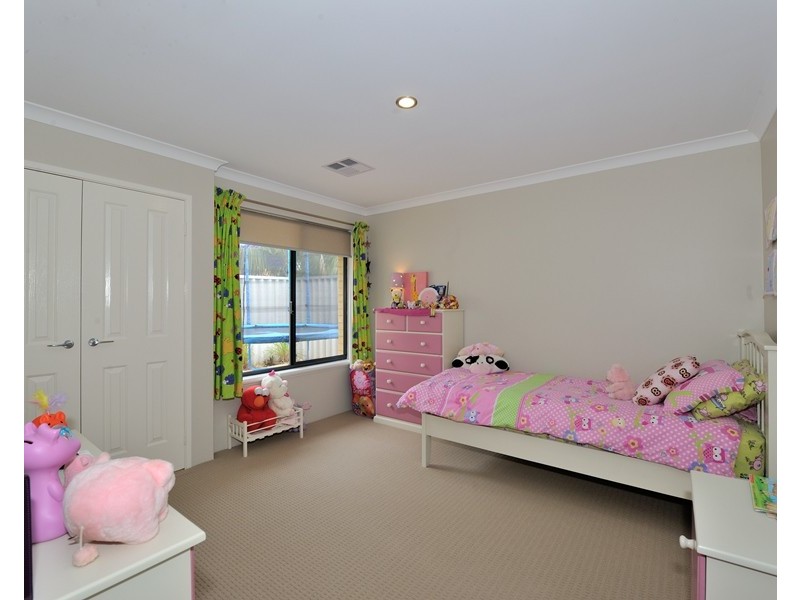 1 Lannion Lane, Port Kennedy WA 6172