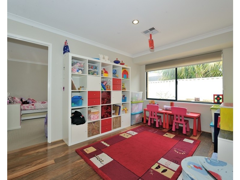 1 Lannion Lane, Port Kennedy WA 6172