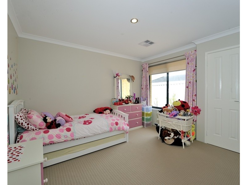 1 Lannion Lane, Port Kennedy WA 6172