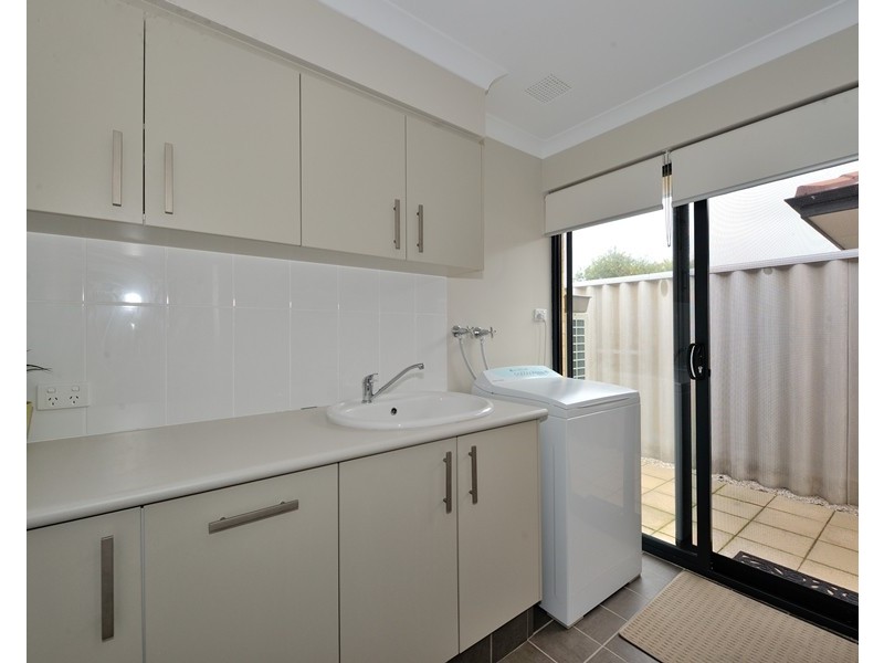 1 Lannion Lane, Port Kennedy WA 6172