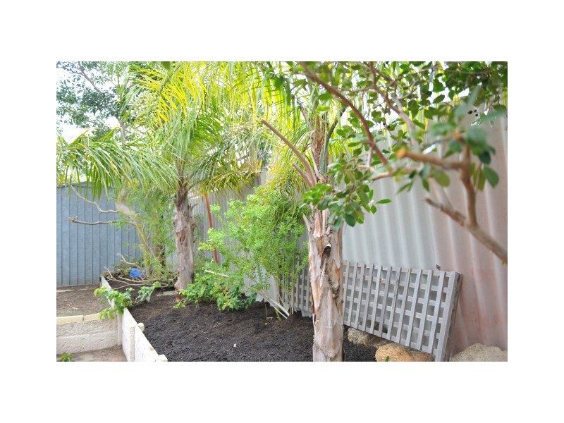 100 Parkway Rd, Bibra Lake WA 6163