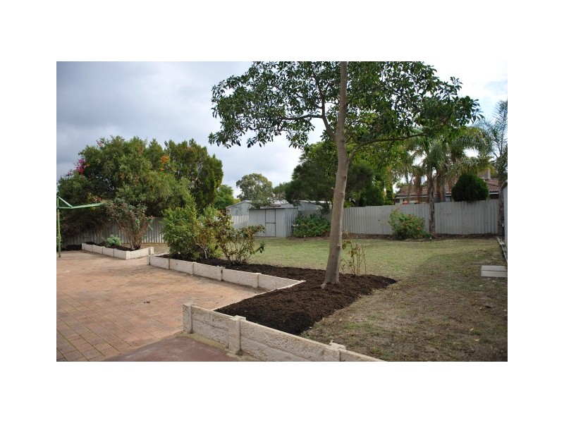 100 Parkway Rd, Bibra Lake WA 6163