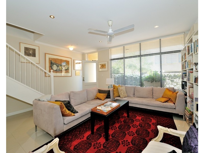 1/8 Pensioner Guard Rd, North Fremantle WA 6159