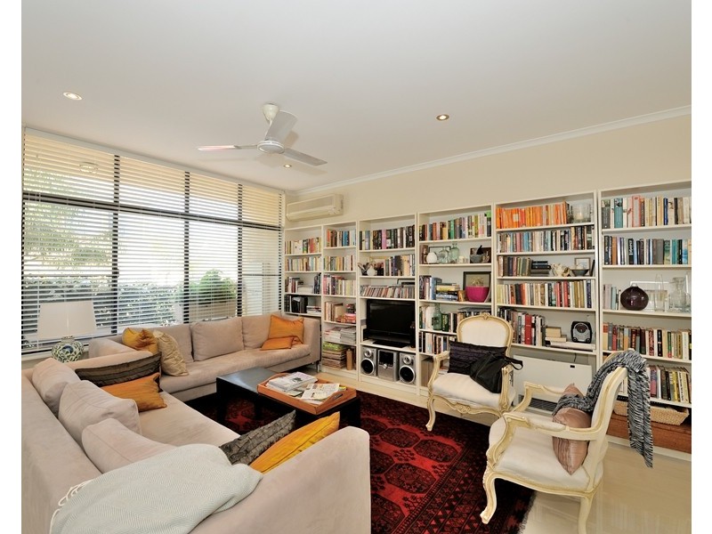 1/8 Pensioner Guard Rd, North Fremantle WA 6159