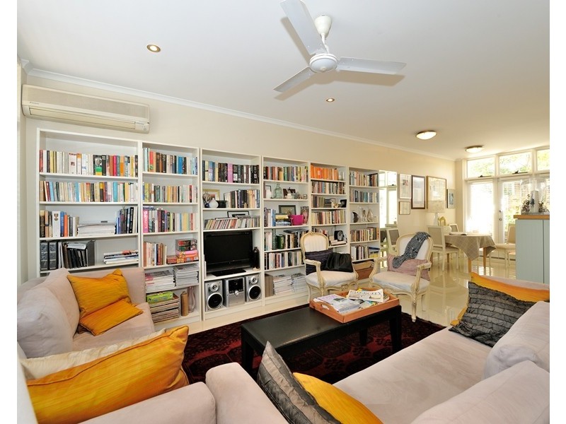 1/8 Pensioner Guard Rd, North Fremantle WA 6159