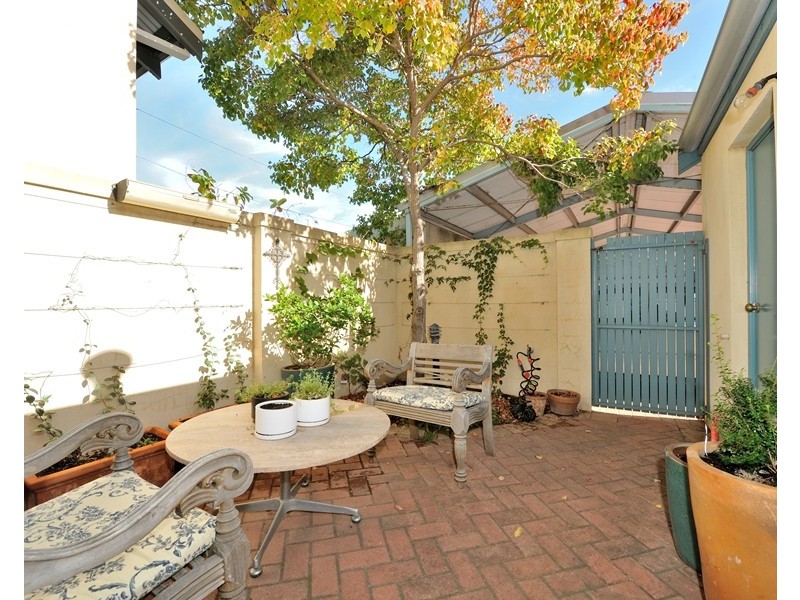 1/8 Pensioner Guard Rd, North Fremantle WA 6159