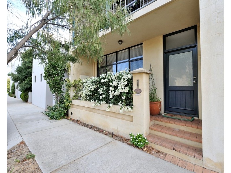 1/8 Pensioner Guard Rd, North Fremantle WA 6159