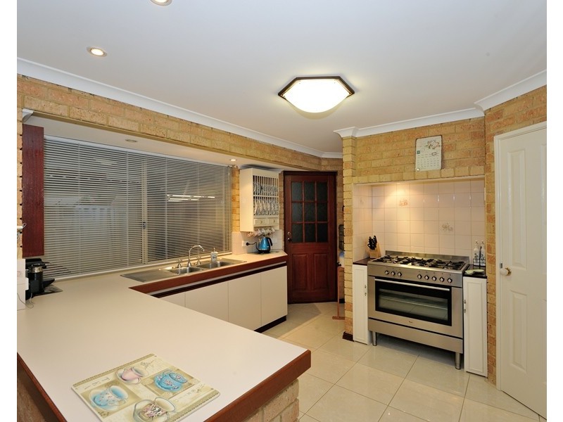 56 Jamaican Rd, Waikiki WA 6169