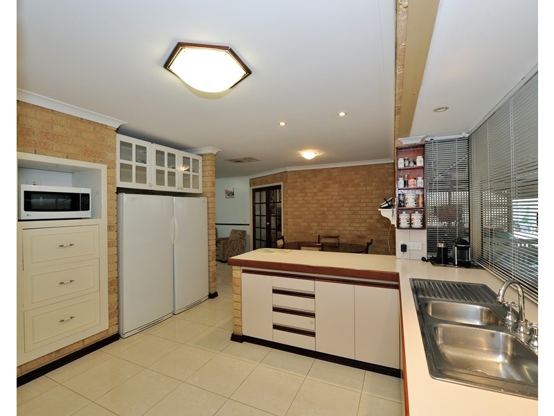 56 Jamaican Rd, Waikiki WA 6169