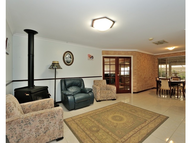 56 Jamaican Rd, Waikiki WA 6169