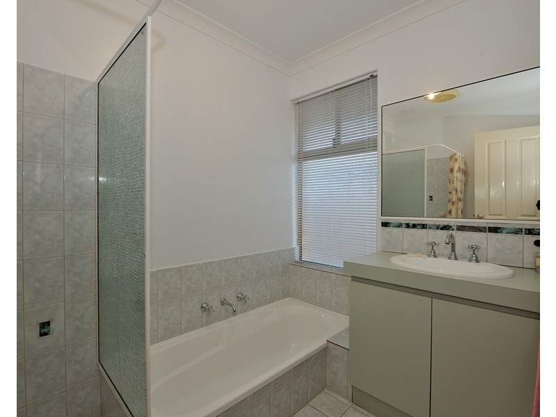 56 Jamaican Rd, Waikiki WA 6169